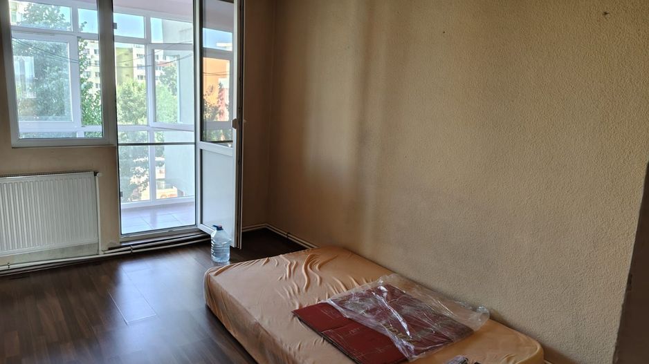 Apartament incapator cu trei camere, Alexandru Obregia, 120.000€ negociabil - Poză 1