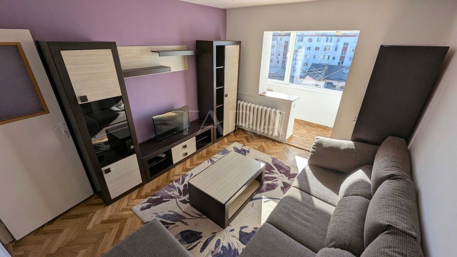 Apartament 2 camere decomandate, balcon închis, renovat, mobilat și ut - Poză 2