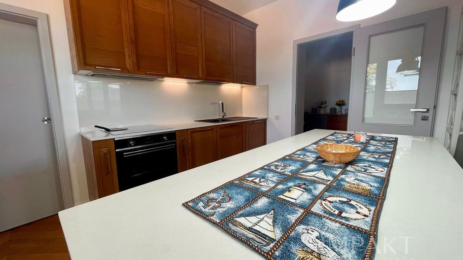 De inchiriat-Apartament cu 4 camere, Garaj și Parcare | Zona Centrala - Poză 2