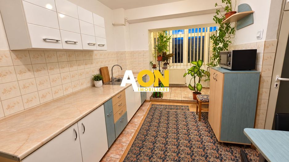 Apartament decomandat, 4 camere, 95 mp utili, boxa de 13 mp, Centru - Poză 5