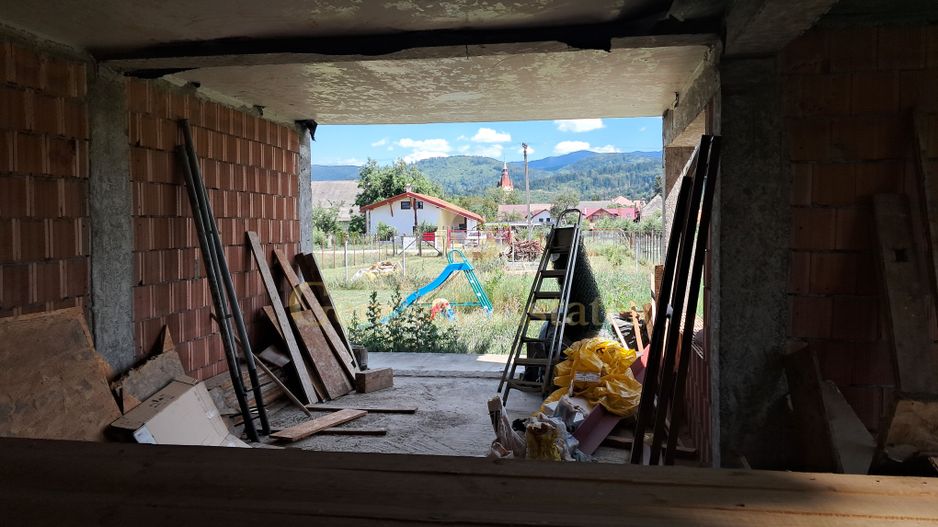 Casa moderna la rosu in Cristian - Poză 15