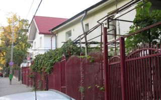 Casa situata in centru, in fata Lic. Economic nr. 1 - Poză 4