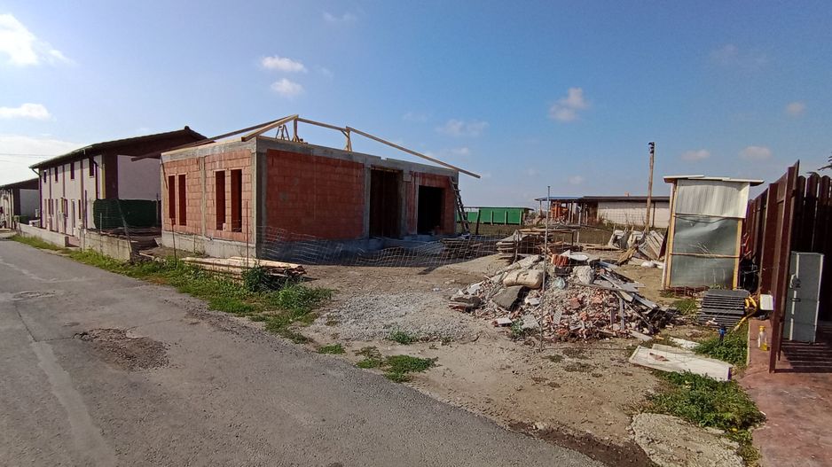 Sanandrei Casa Individuala Pe Parter, 3 Cam, Drum Asfaltat. Toate Utilitatiile - Poză 1