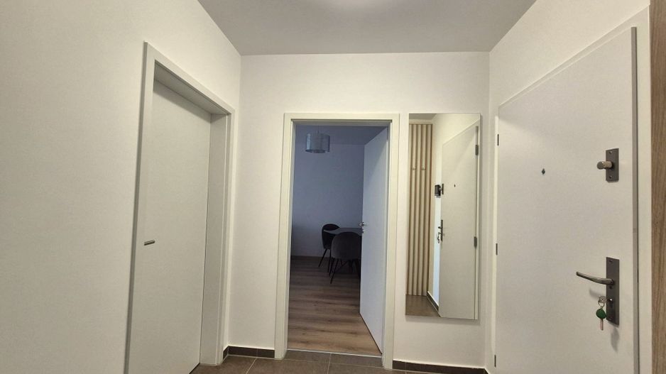 Zona Coresi, str. 13 Decembrie, apartament spațios, bloc nou, loc parcare - Poză 19