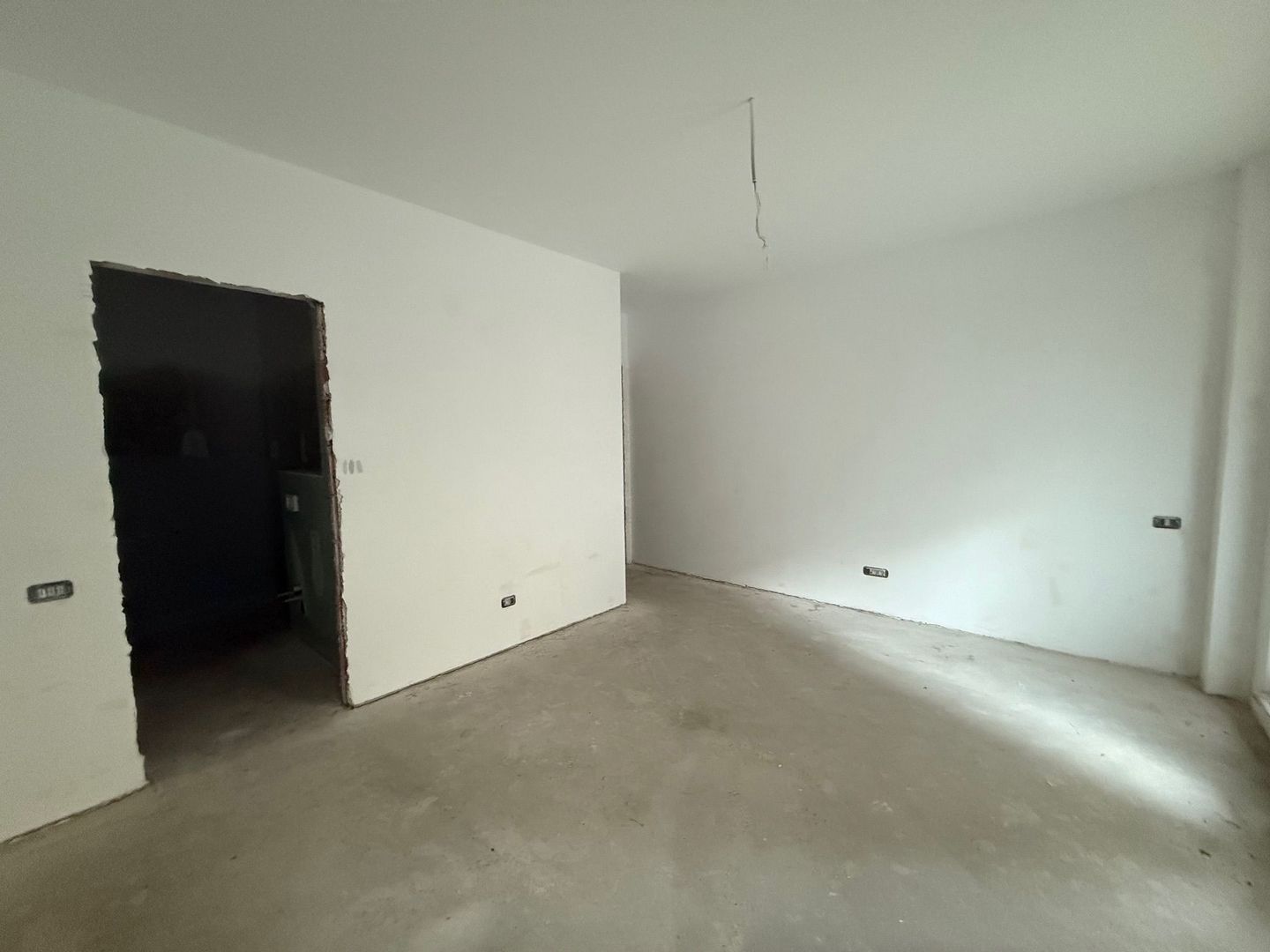 Apartament 4 Camere de Vanzare - Poză 3