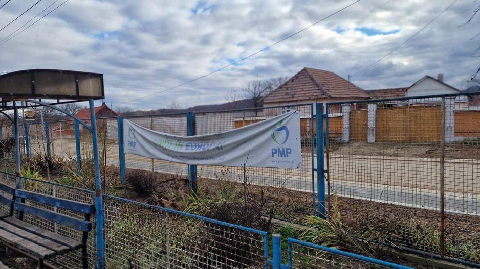 Se oferă spre vânzare / închiriere clădire cu spațiu comercial - Poză 23