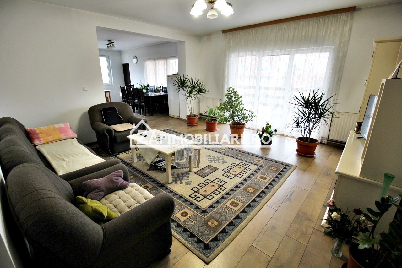 Casa 4 camere+spatiu comercial 420mp.6 bai,720mp teren - Poză 1