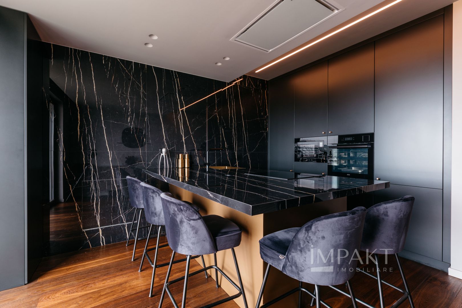 Penthouse extravagant in centrul orasului Cluj- Napoca - Poză 6