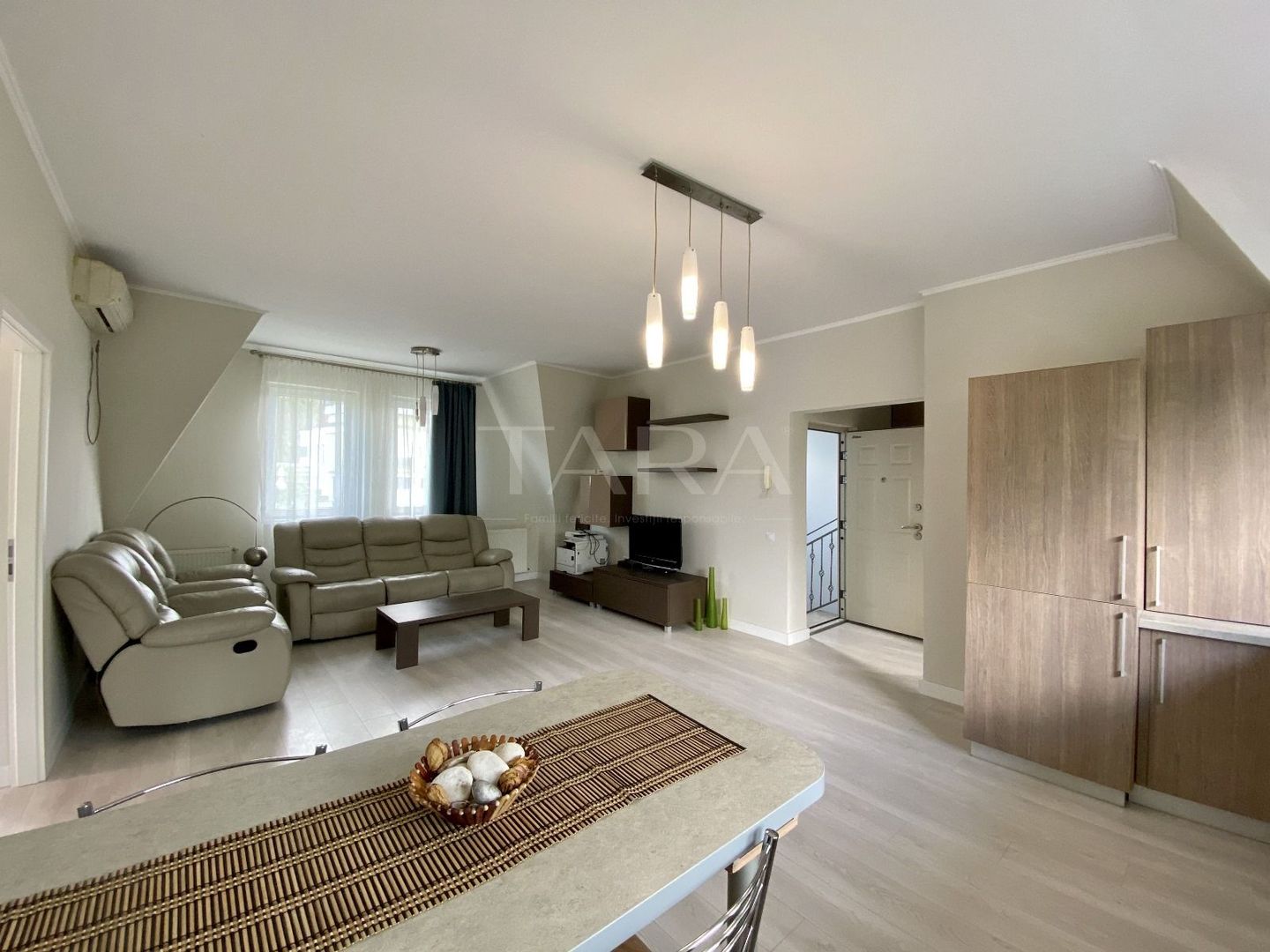 Oportunitate excelentă! Apartament in vilă, 5 camere. - Poză 15