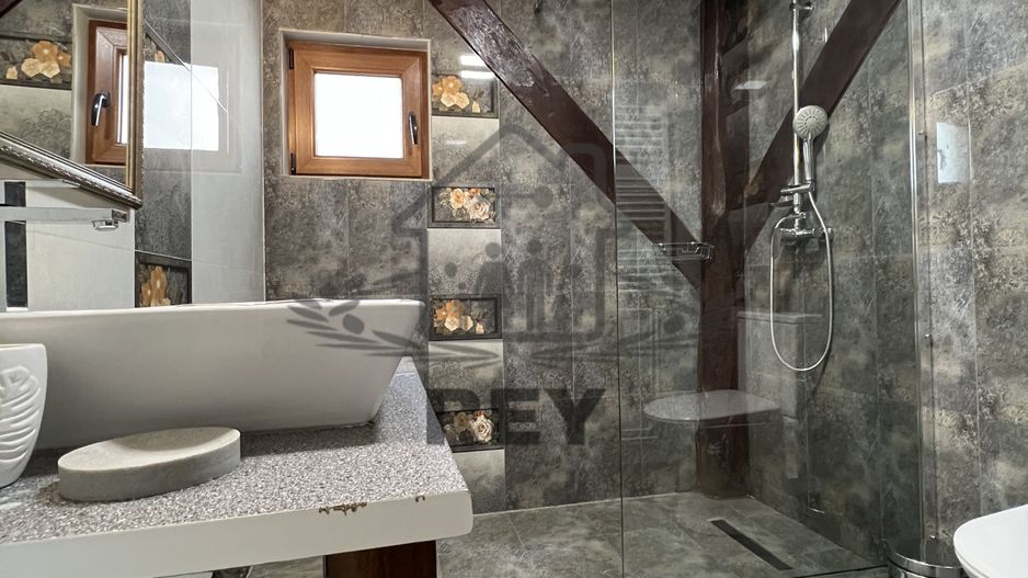 Imobil 650 mp utili, zonă centrală, comercială și trafic intens - Poză 3