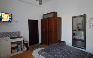 Eleganță istorică: Garsonieră în clădire interbelica! - Poză 1