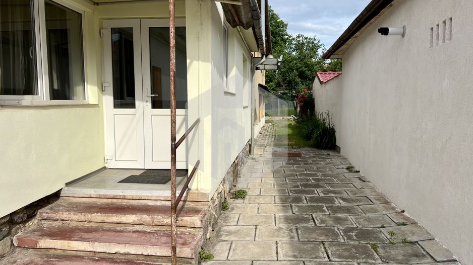 Casa individuala+ curte. Zona Lazaret/Balanta/ 3 Apartamente - Poză 2