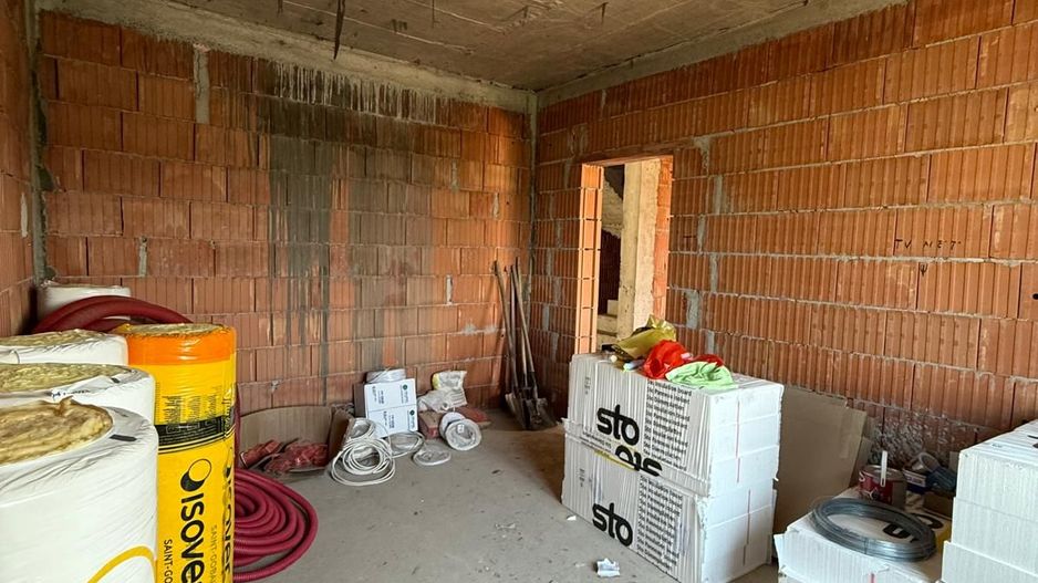 Casa individuala- 3 dormitoare - teren mare -Dumbravita - Poză 7