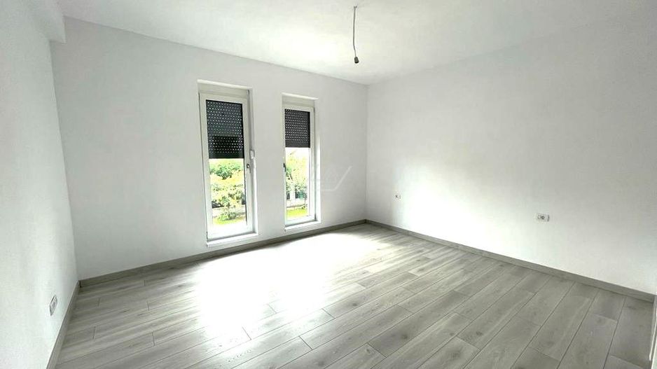 COMISION 0! Duplex finalizat cu 5 camere si 3 bai. Panouri fotovoltaice. - Poză 4