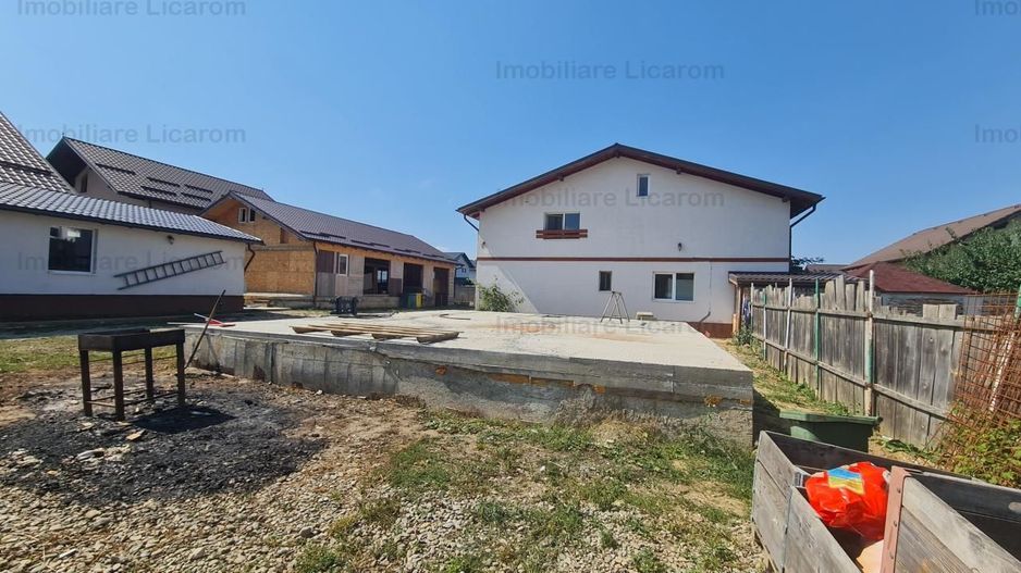 Proprietate in Cristian cu trei constructii+o fundatie,450000euro - Poză 5