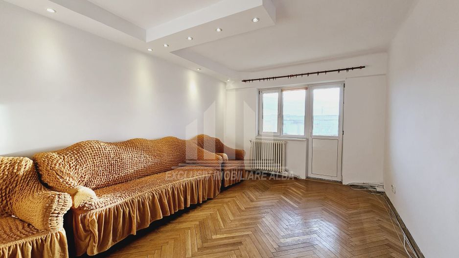 Apartament cu 4 camere decomandate, Cetate - Poză 1