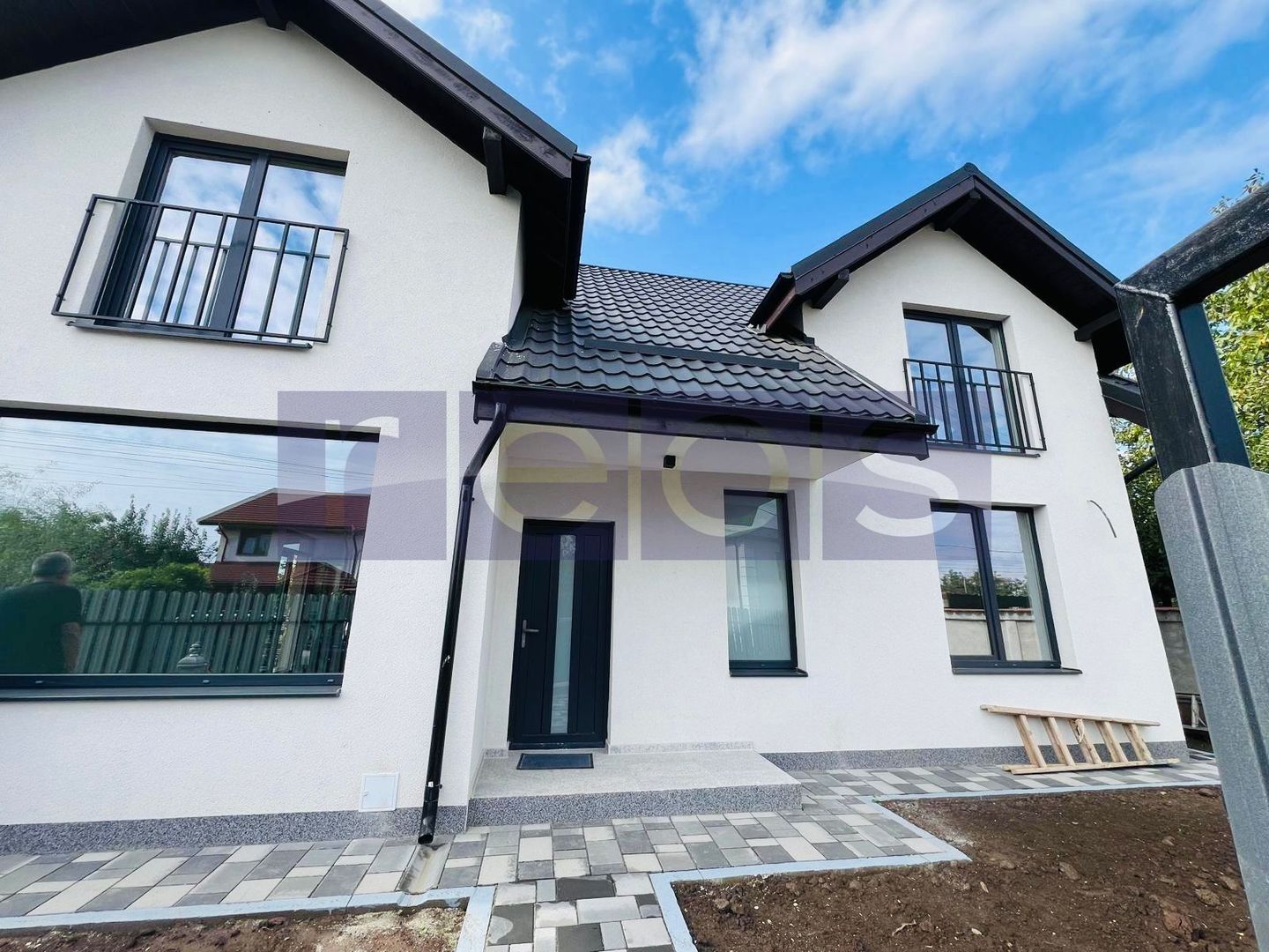 VILA DE VANZARE CORBEANCA 445MP 5 CAMERE - Poză 1