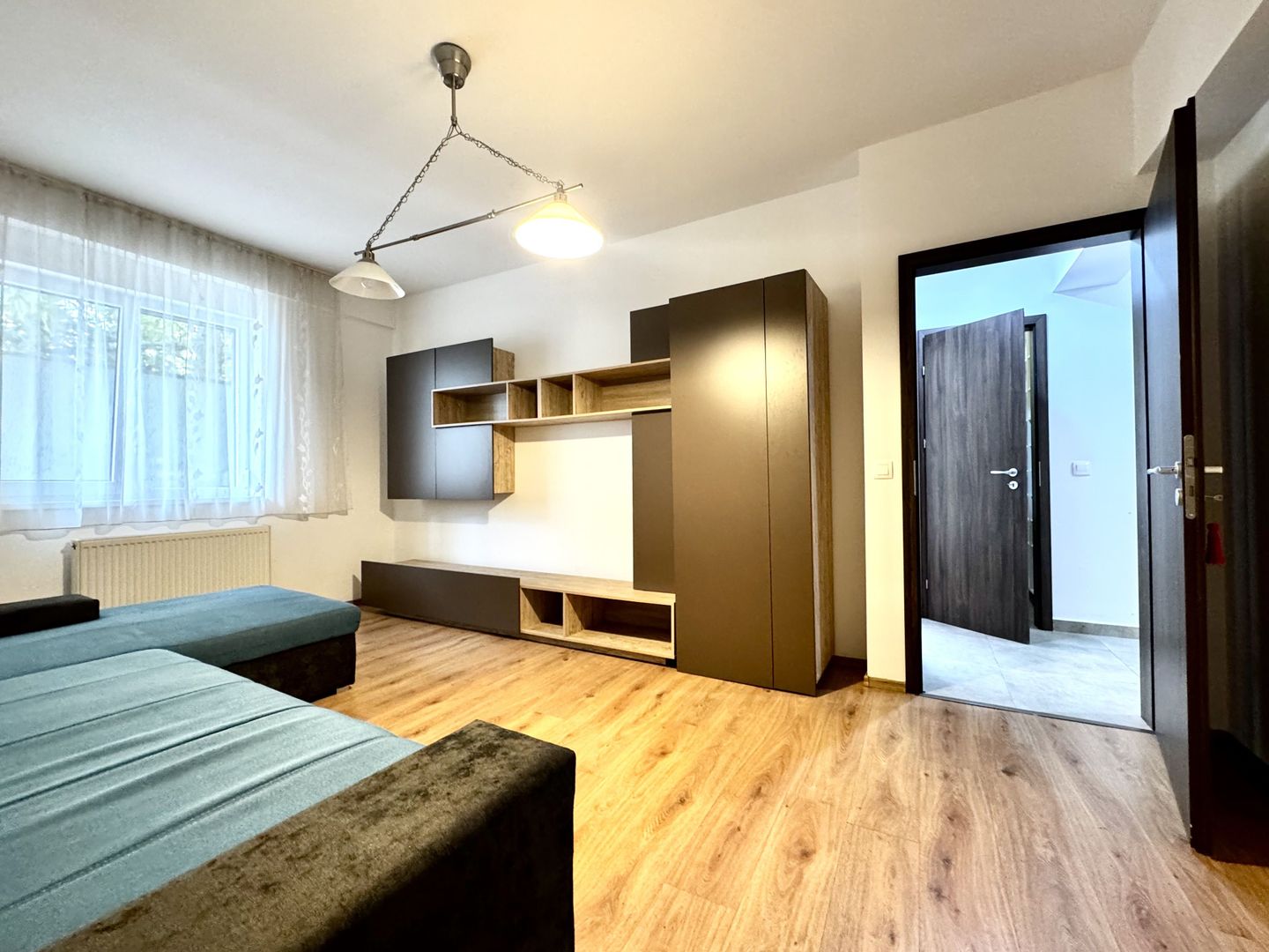 Apartment 2 camere, decomandat,  loc de parcare, Complexul Studențesc - Poză 1