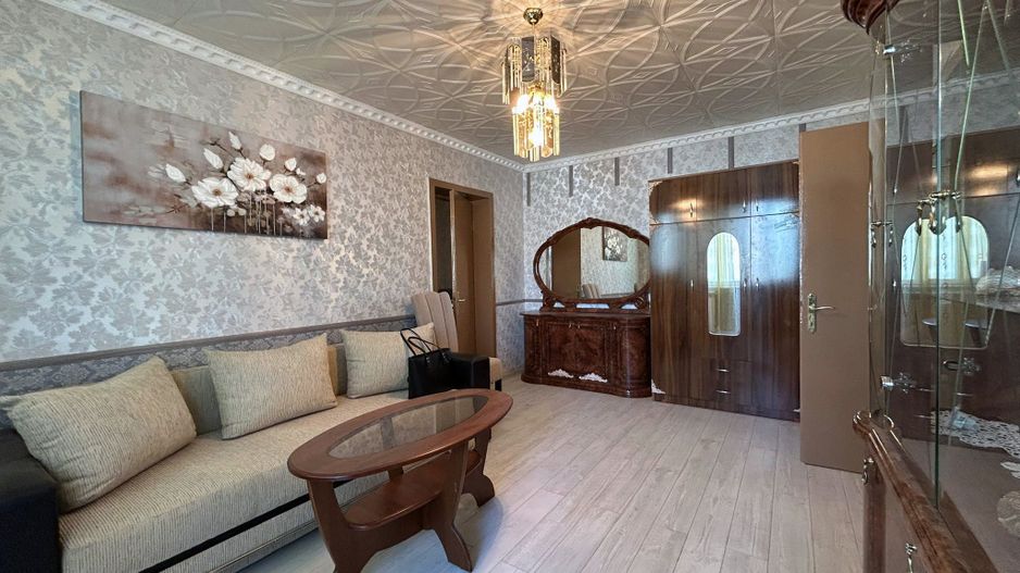 Apartament cu 3 camere  | 55 mp | Centru  |  Comison 0 - Poză 1