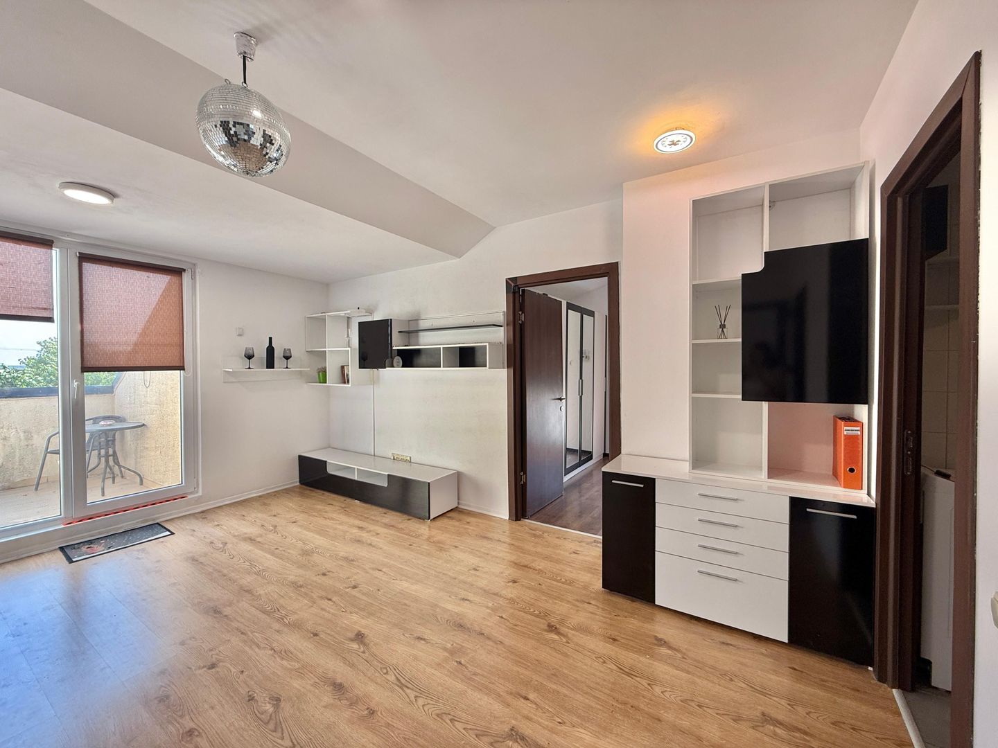 COSMOPOLIS - Apartament cu 2 camere si 2 terase, mobilat si utilat. - Poză 1