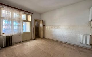 Apartament la casa 4 camere 4 bai 219.5 mp utili si garaj zona Central - Poză 7