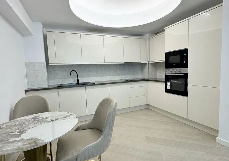 Apartament de 3 Camere în Cortina North I Mobilat Complet I Piscina - Poză 3