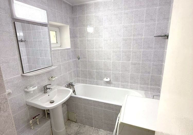 Închiriez Apartament cu 3 camere decomandat, parcare inclusă, metrou Dristor 🚗 - Poză 5