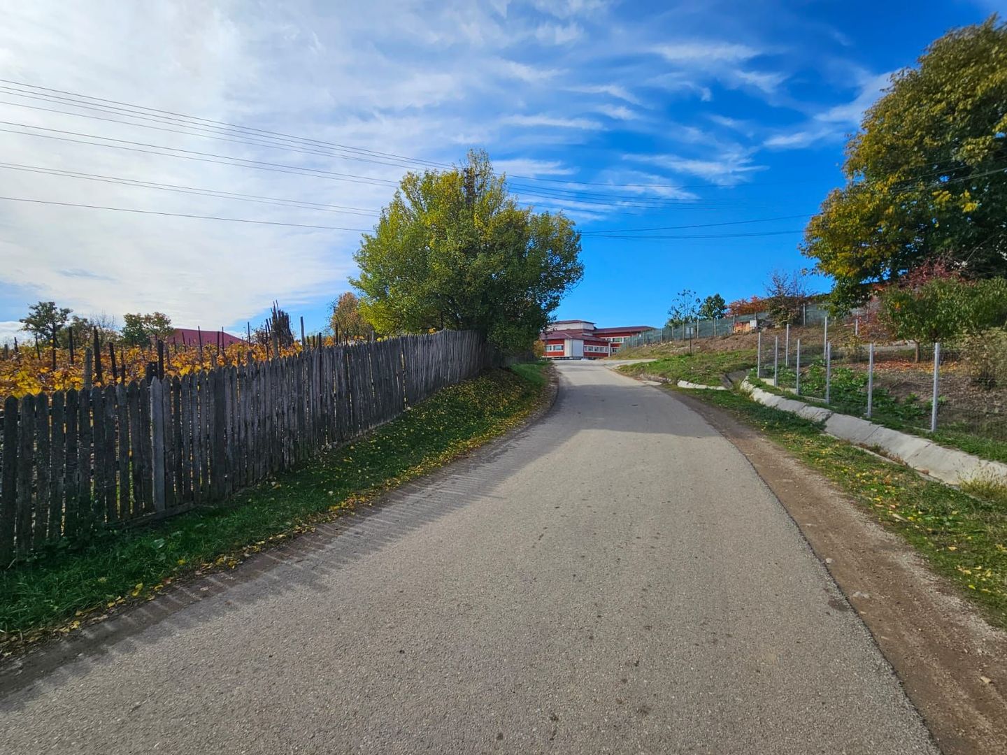 Teren intravilan 690 mp, utilități, lângă Spital Călinești - Poză 5