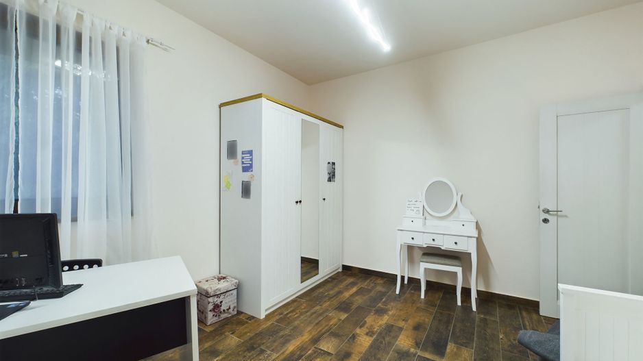 Casă modernă cu piscină încălzită în zona Tivoli - Poză 7