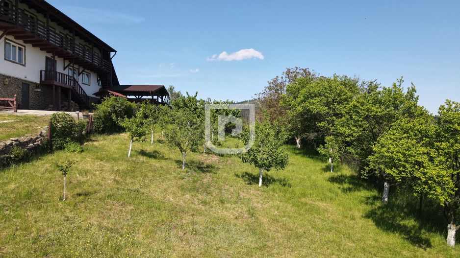 Casa bătrânească cu foișor și teren - Poză 6