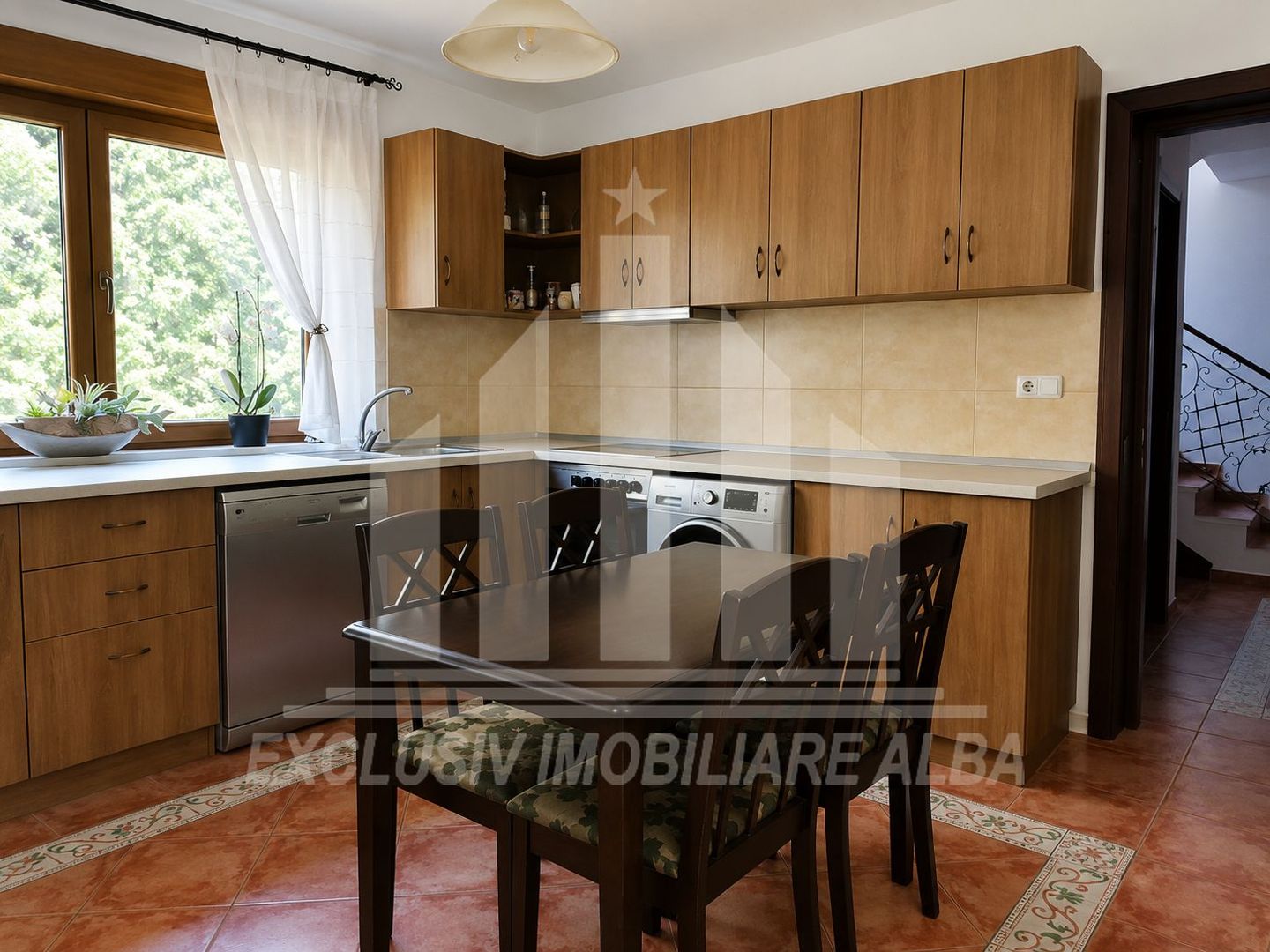 Casa individuala | De vanzare | 310 mp | 560 mp teren | Alba-Micesti - Poză 3