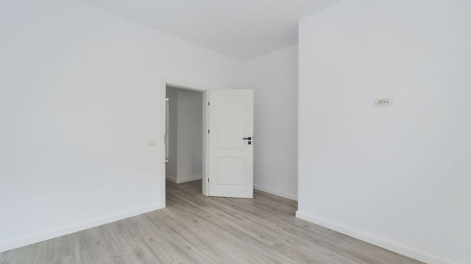 Duplex cu 5 camere în Ghiroda - Poză 13