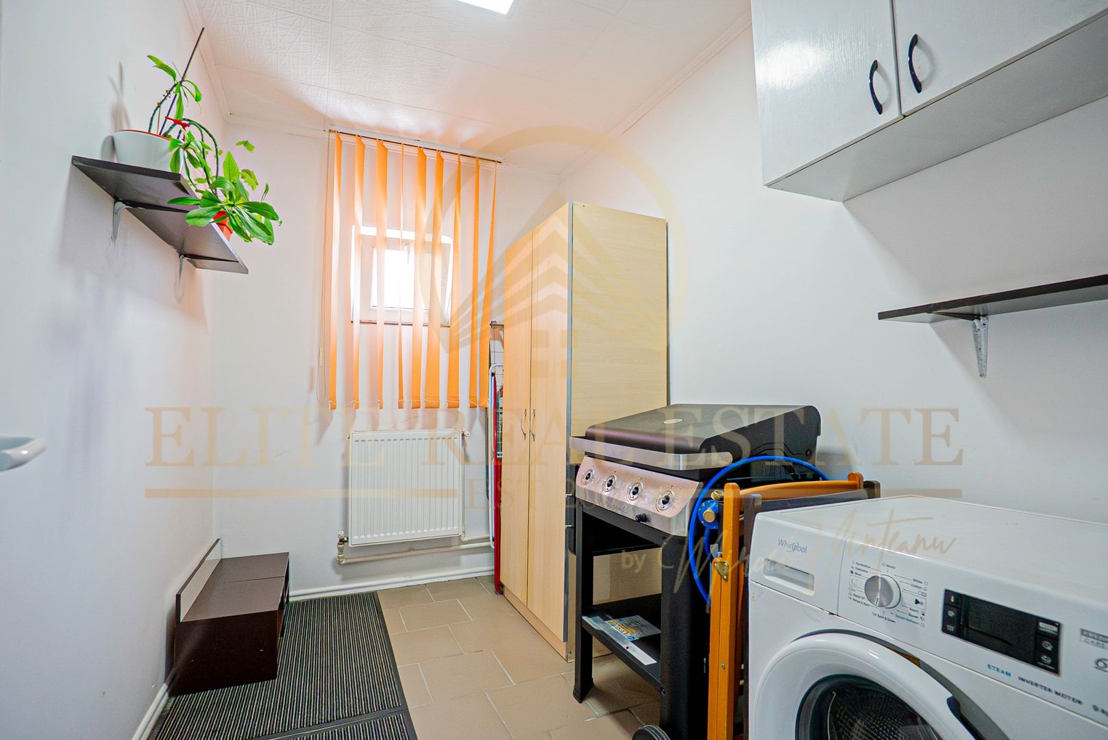 Apartament in vila , Curte  , Garaj - Pod butelii - Poză 9