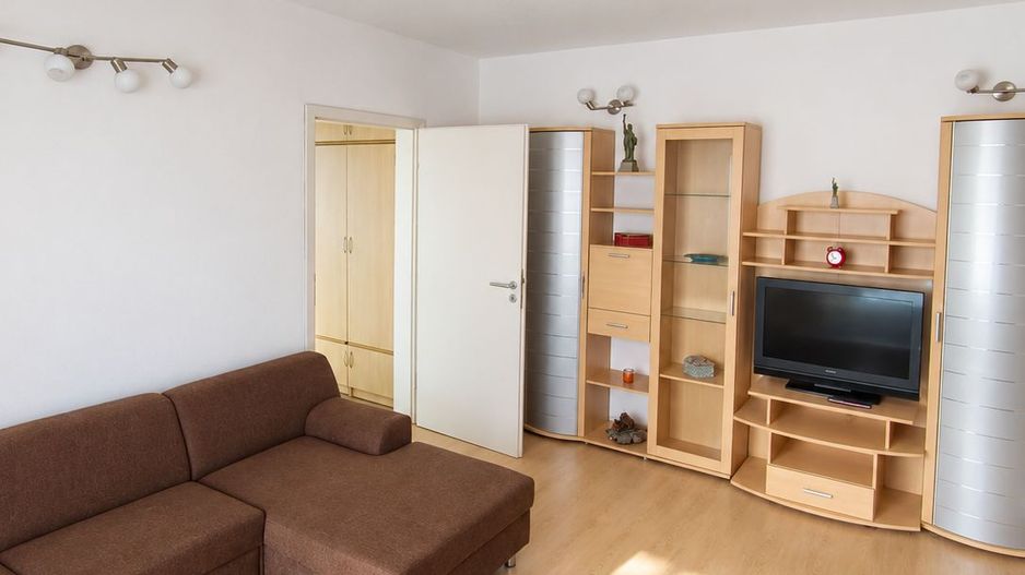 Apartament cu 2 camere, 55 mp, centrală proprie și aer condiționat - Poză 2