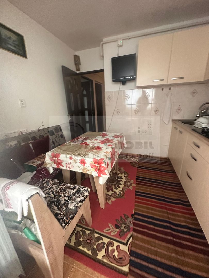 APARTAMENT 3 CAMERE DECOMANDAT FRUMOASA  NICOLINA  135000 EURO - Poză 1