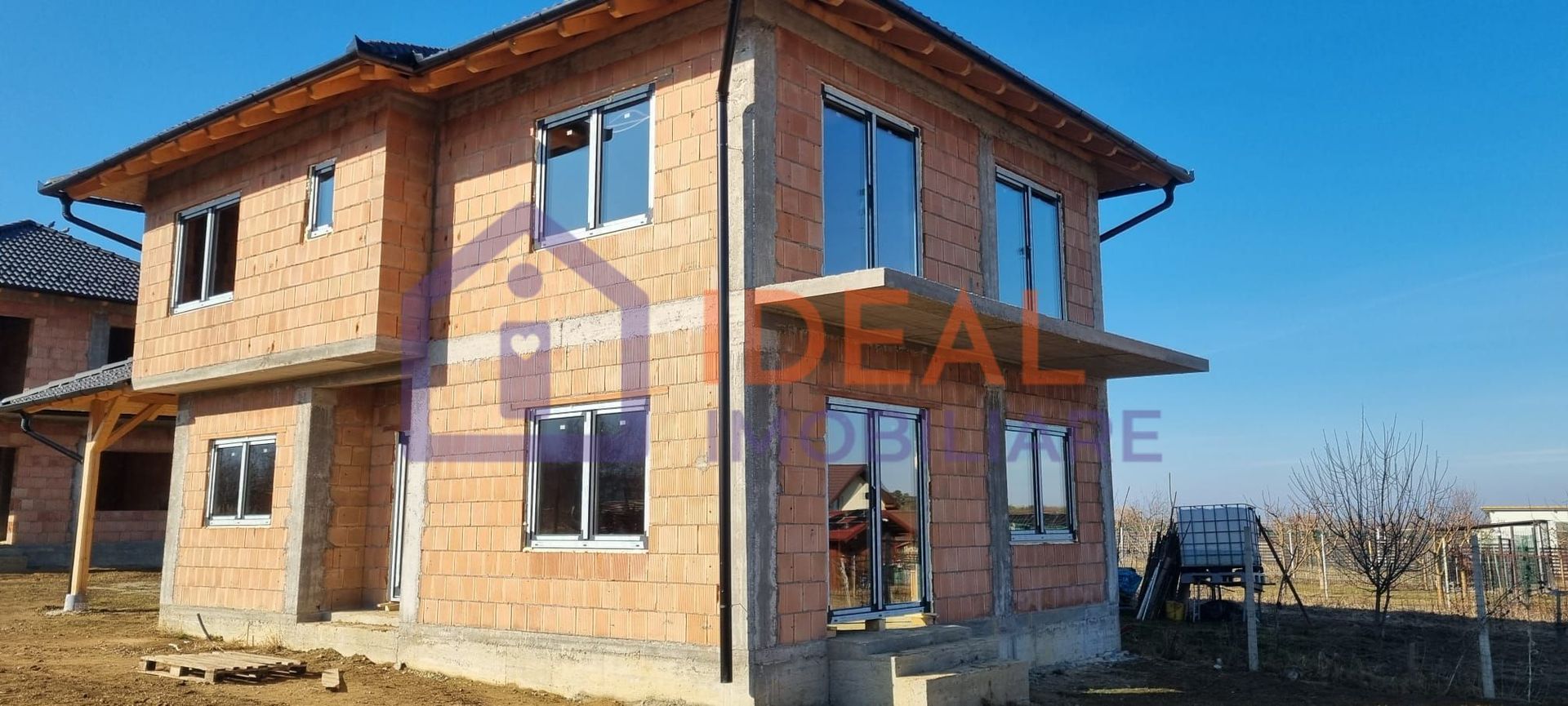 Casa Individuala cu 326 mp de curte si Carport, in Poplaca - Poză 3