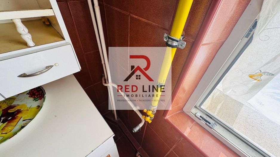 Apartament 3 camere, decomandat,etaj 4 (zona centrala Hotel Traian) - Poză 4