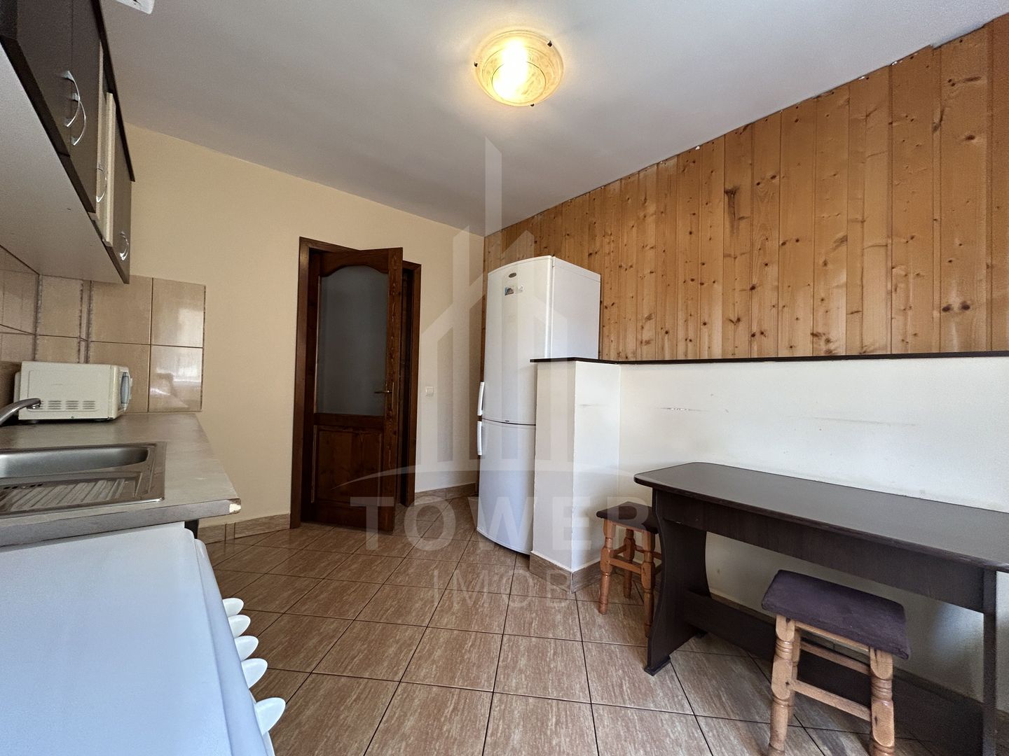 Apartament cu 3 camere, 2 băi și loc de parcare în curte – Turnișor - Poză 3