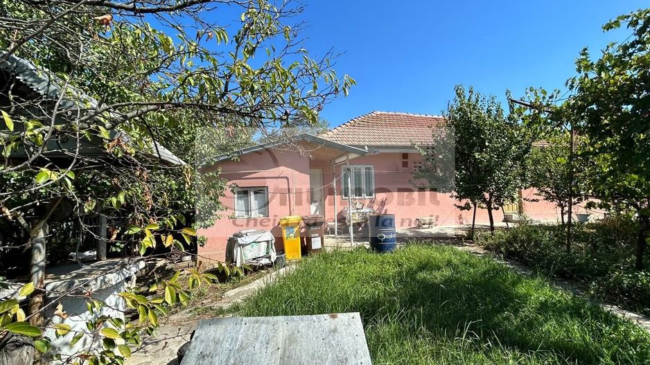 Casa si teren 4333 mp de vanzare in Tomesti - Chicerea-90,000 € - Poză 1