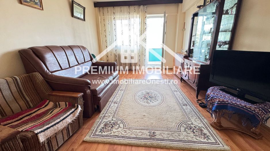 Apartament 3 camere etaj 2 de vanzare - Poză 2