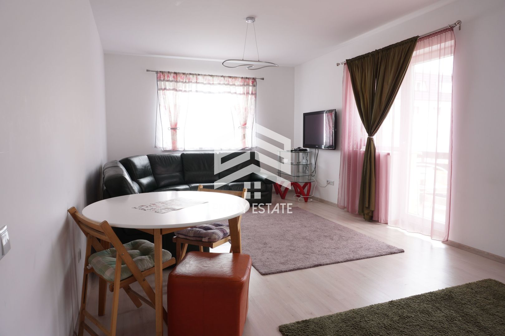 Apartament complet mobilat si utilat,  parcare inclusa ! - Poză 3