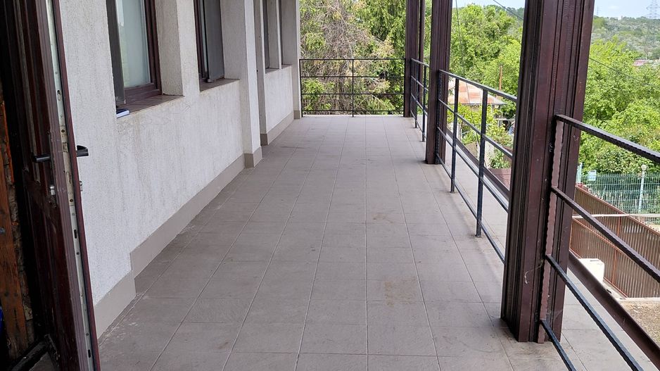 Casa P+1 zona Traian cu vedere la Brates - Poză 13