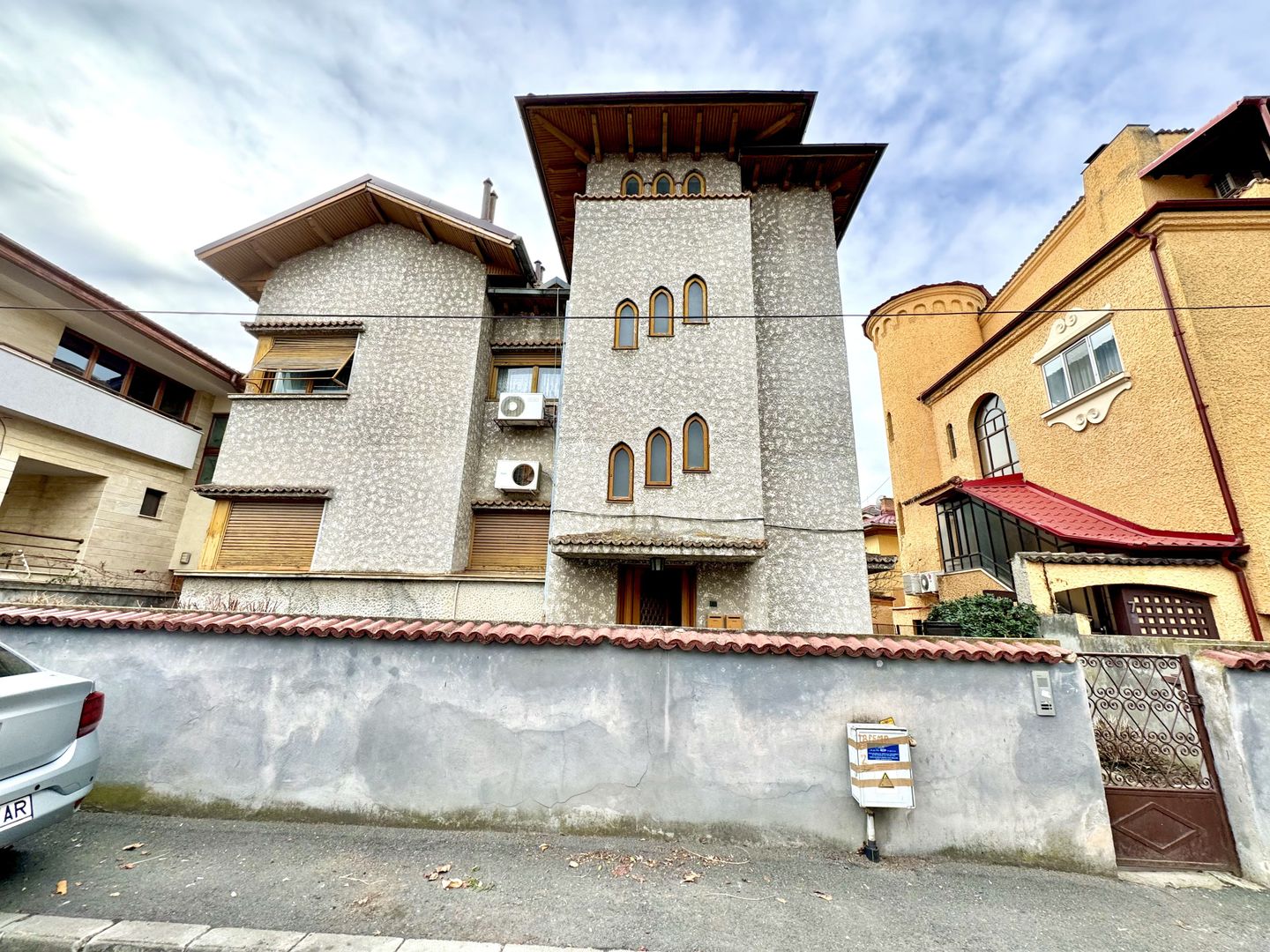 3 apartamente in Vila Primaverii 300 mp utili teren 250 mp - Poză 5