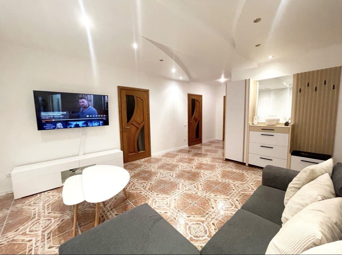 Apartament Centru! 90 m2! 2 + living! - Poză 1