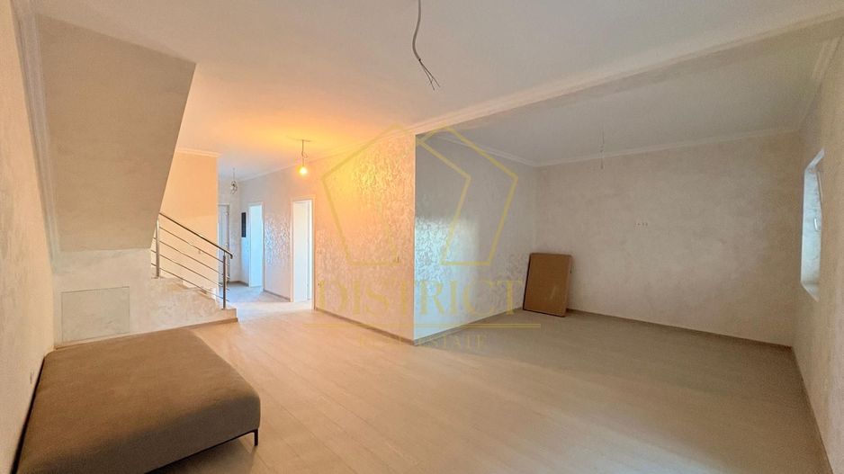 Duplex cu 4 camere si bucătărie închisă | Mosnita Veche - Poză 1