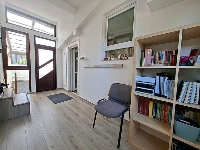 Proprietate cu 3 camere in centrul orasului pentru birouri sau locuit - Poză 13