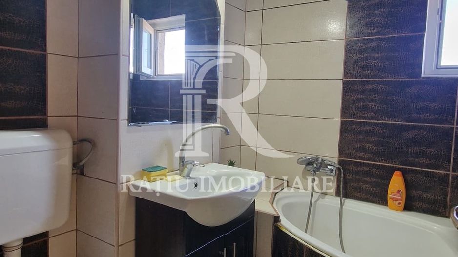 Apartament cu 3 camere de vanzare | Zona Nufarul | Oradea | - Poză 3