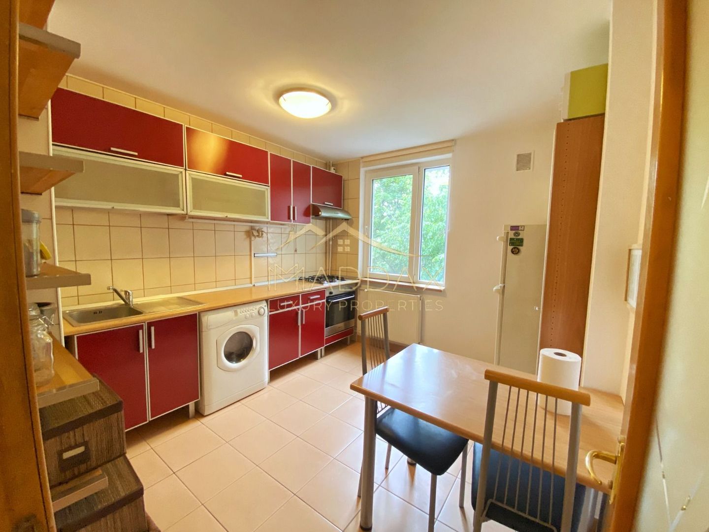 Apartament renovat cu 2 camere langa metrou de închiriat - Poză 14