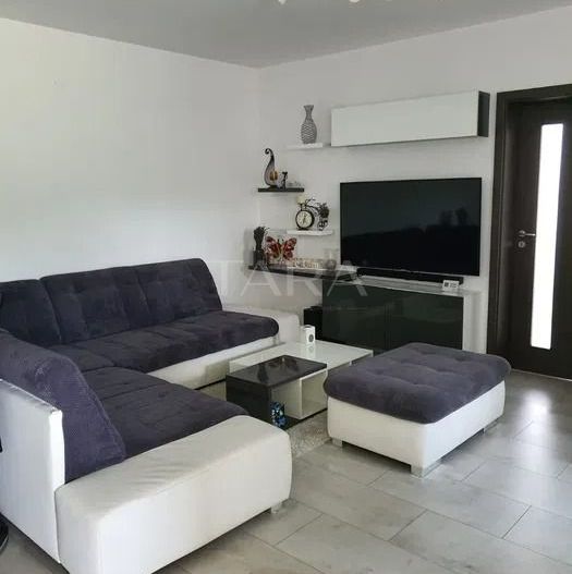 Vand apartament cu 2 camere in Floresti. - Poză 2