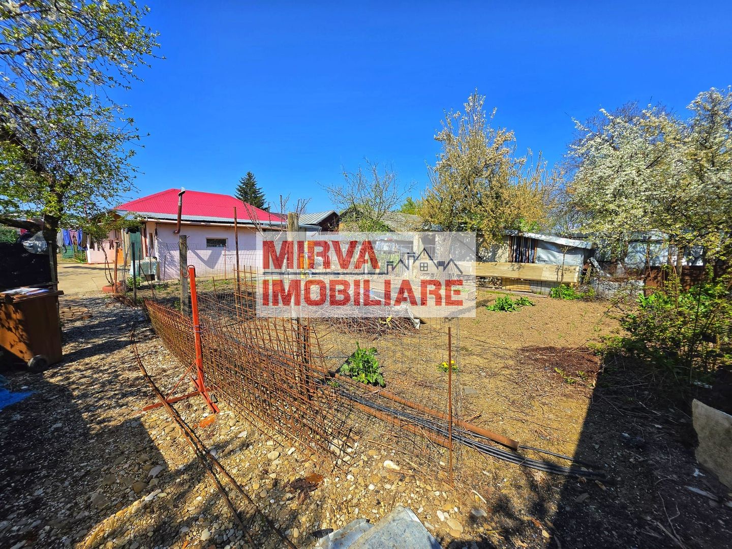 Casă 4 camere, 685 mp teren, renovată 2011 – Mănești, Zalhanaua - Poză 4